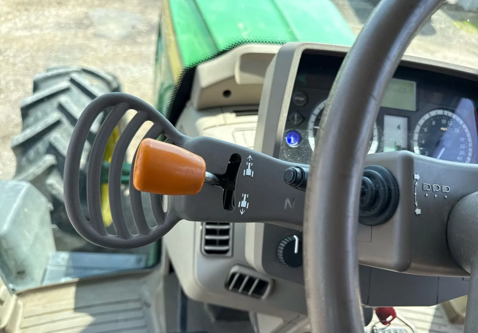 2016 John Deere 6110M