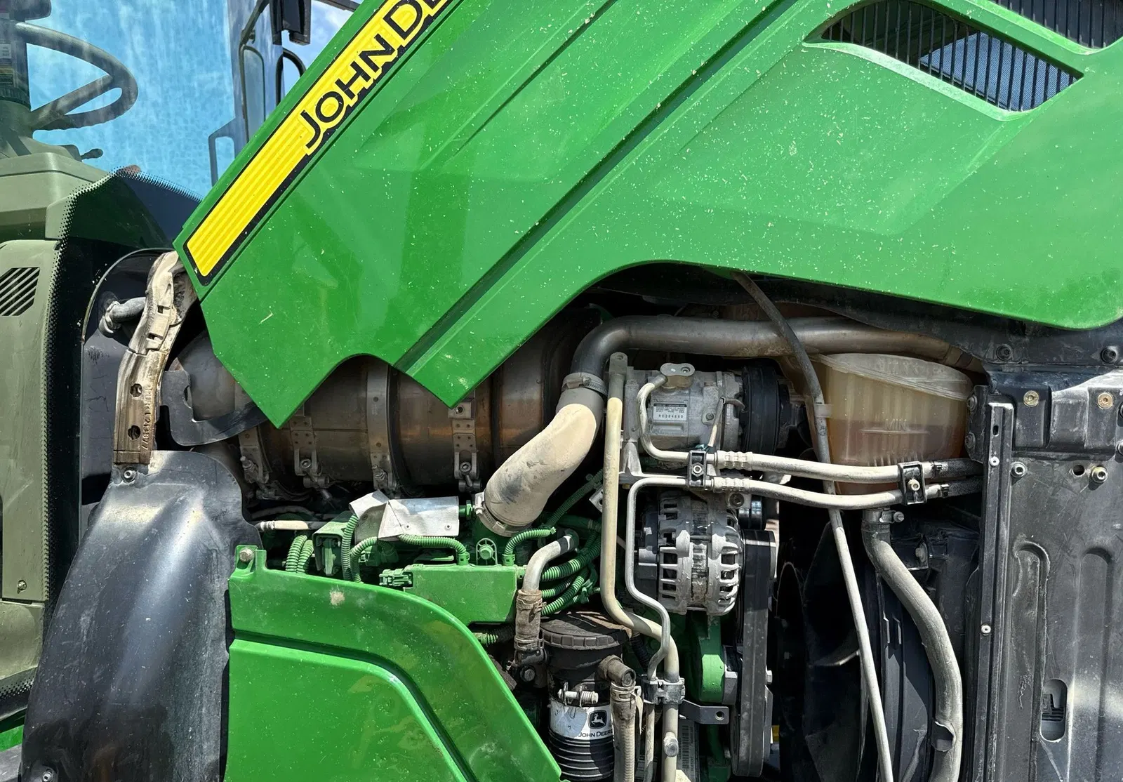 2016 John Deere 6110M