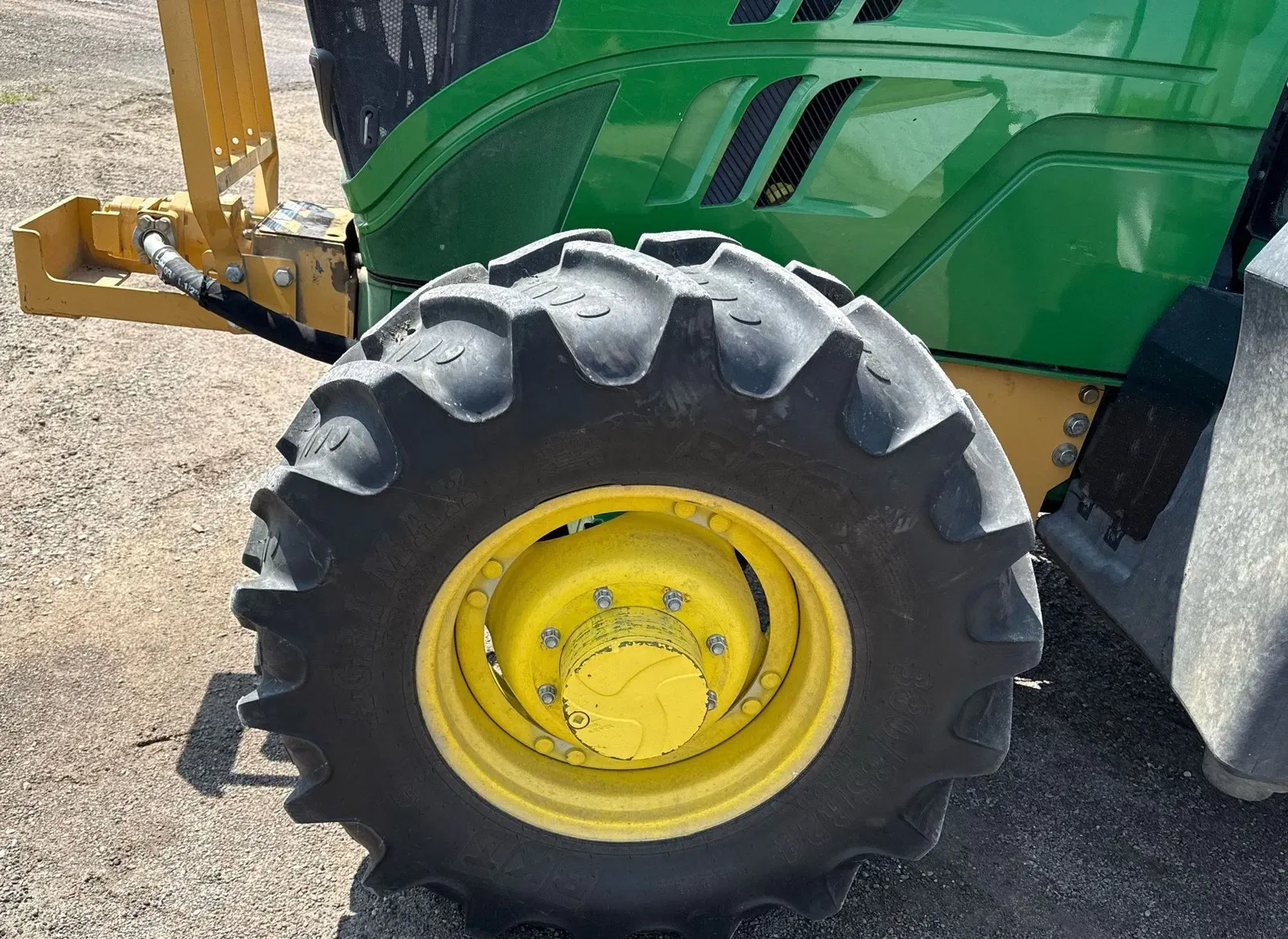 2016 John Deere 6110M