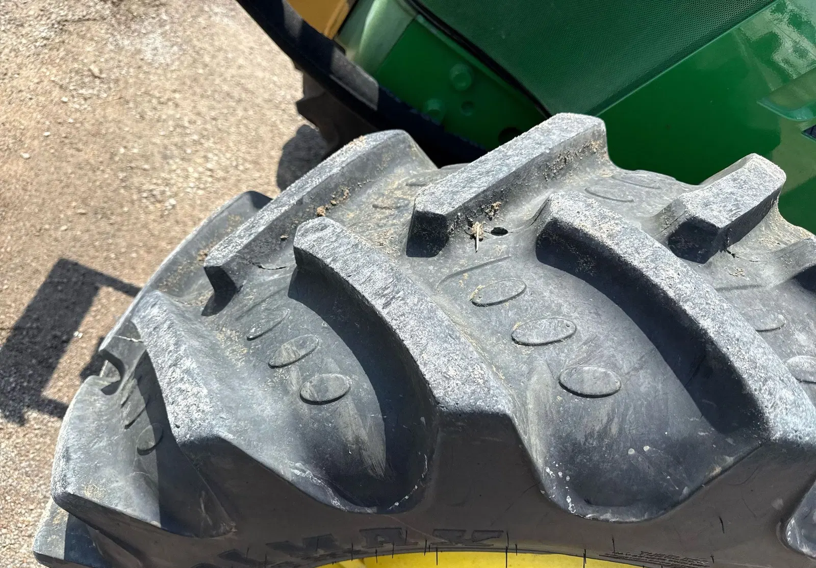 2016 John Deere 6110M