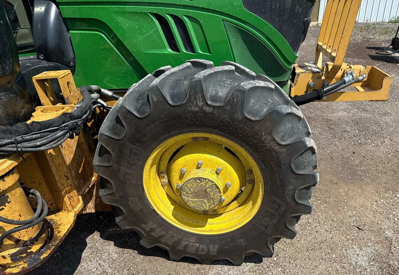 2016 John Deere 6110M