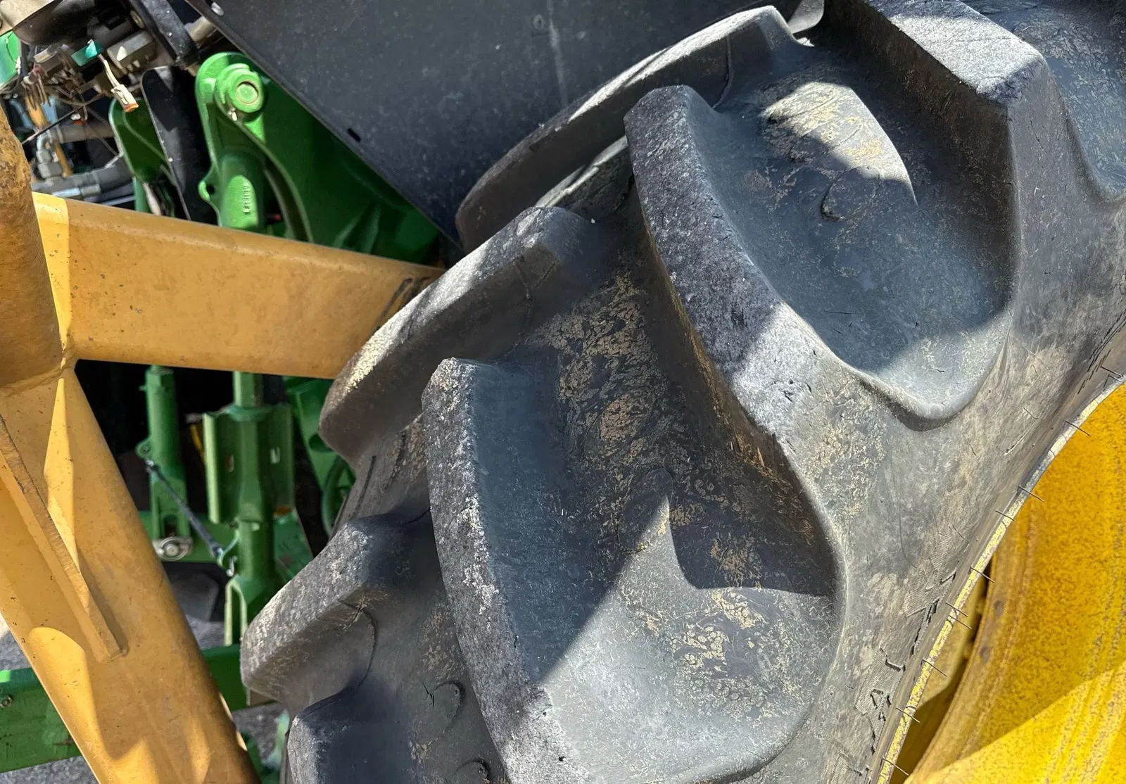 2016 John Deere 6110M