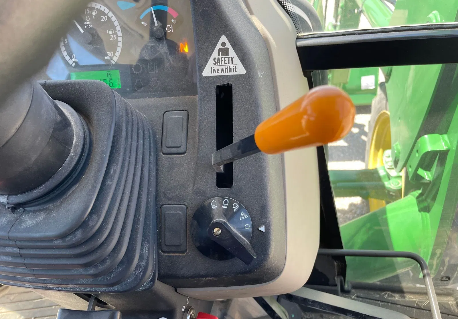 2018 John Deere 5075E