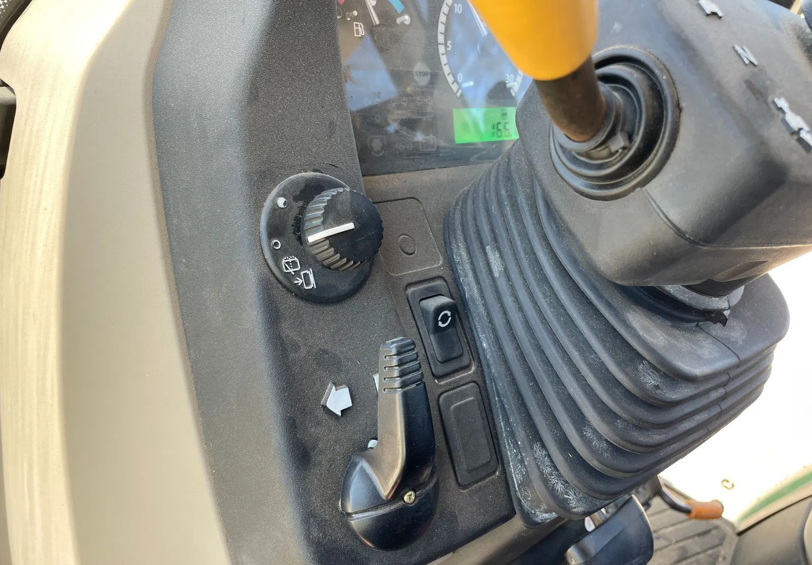 2018 John Deere 5075E