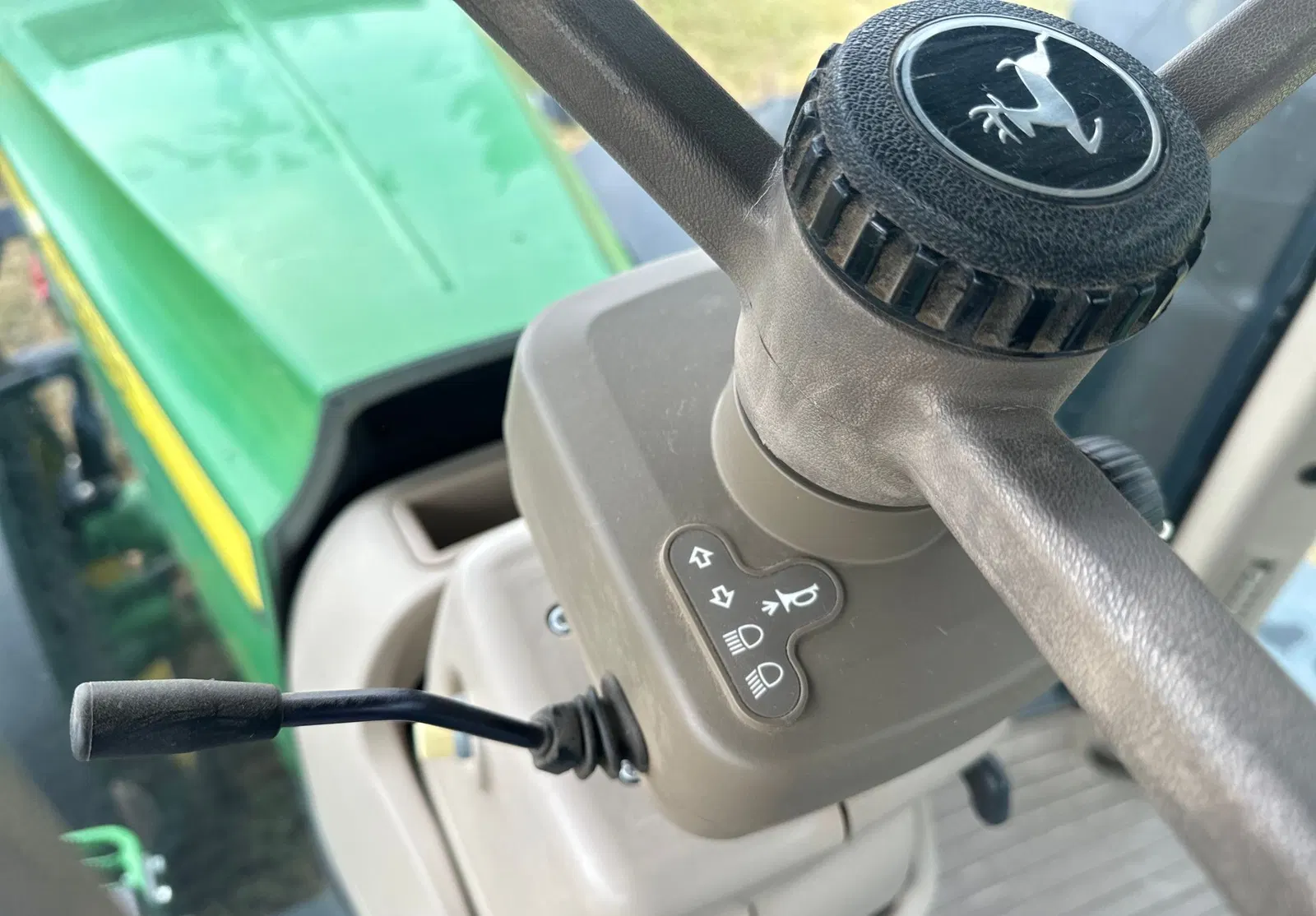 2015 John Deere 8320R
