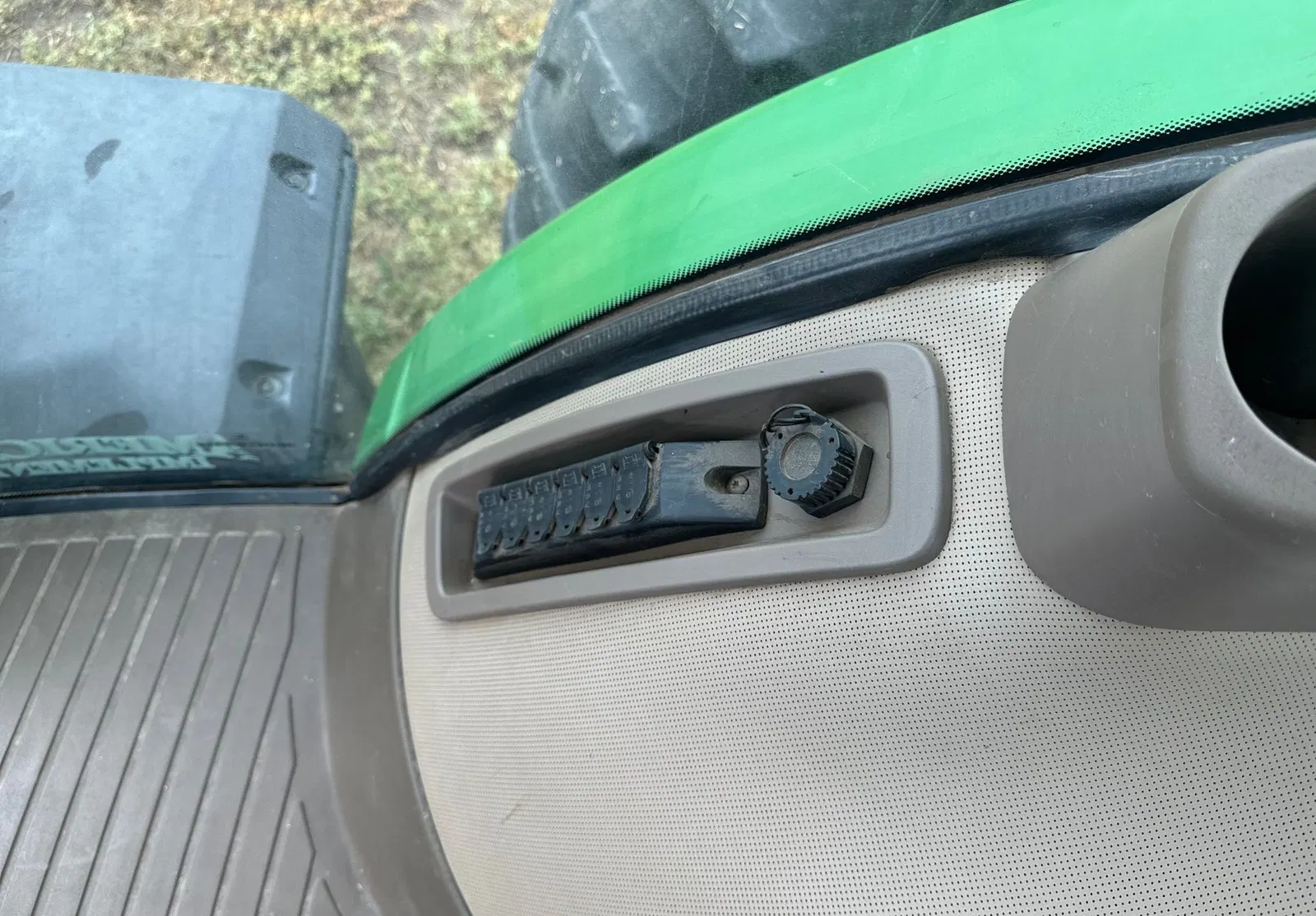 2015 John Deere 8320R