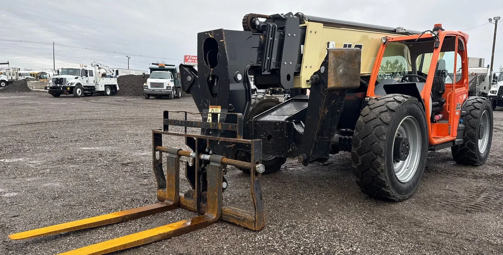 2019 JLG 1255