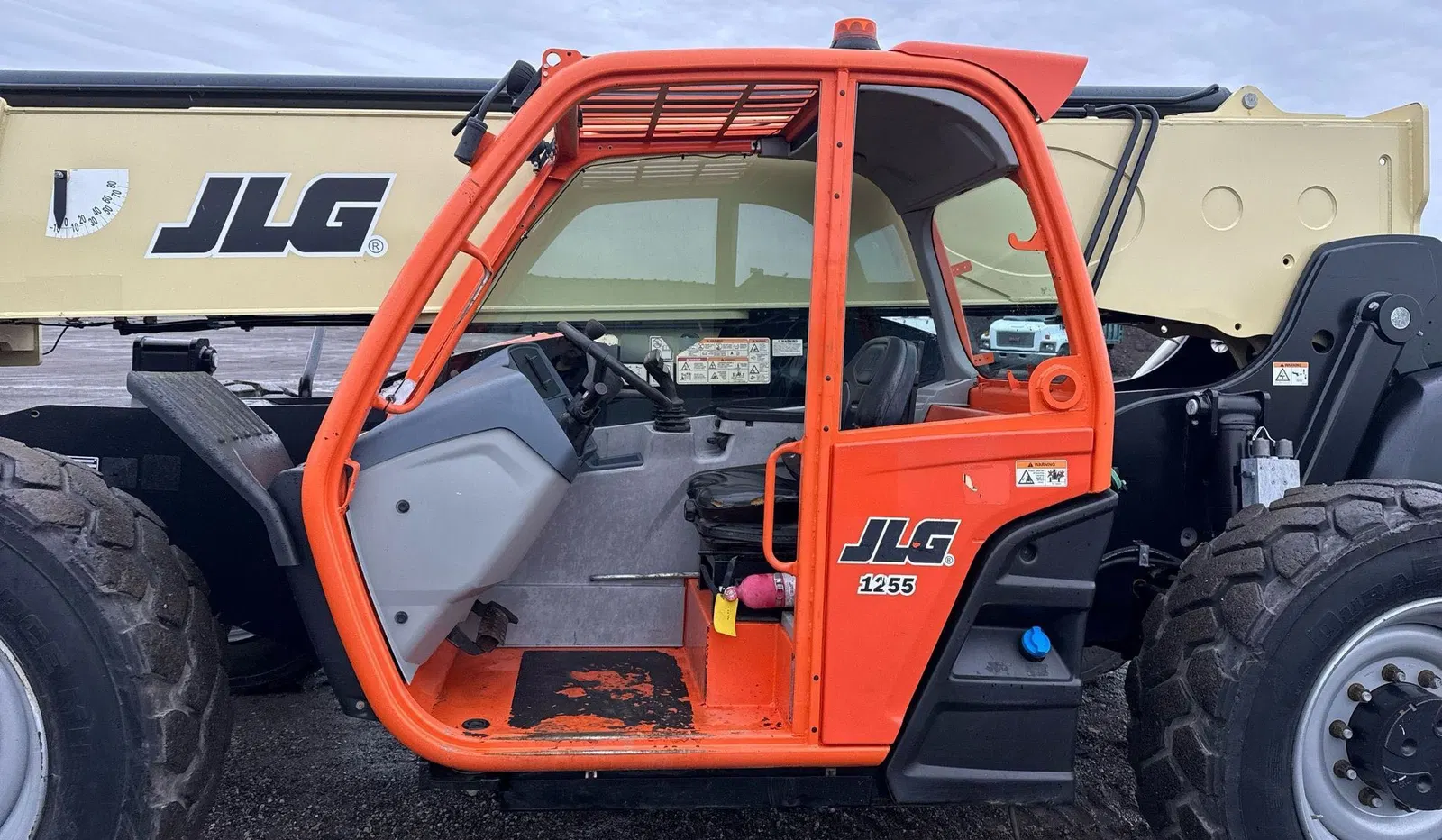 2019 JLG 1255