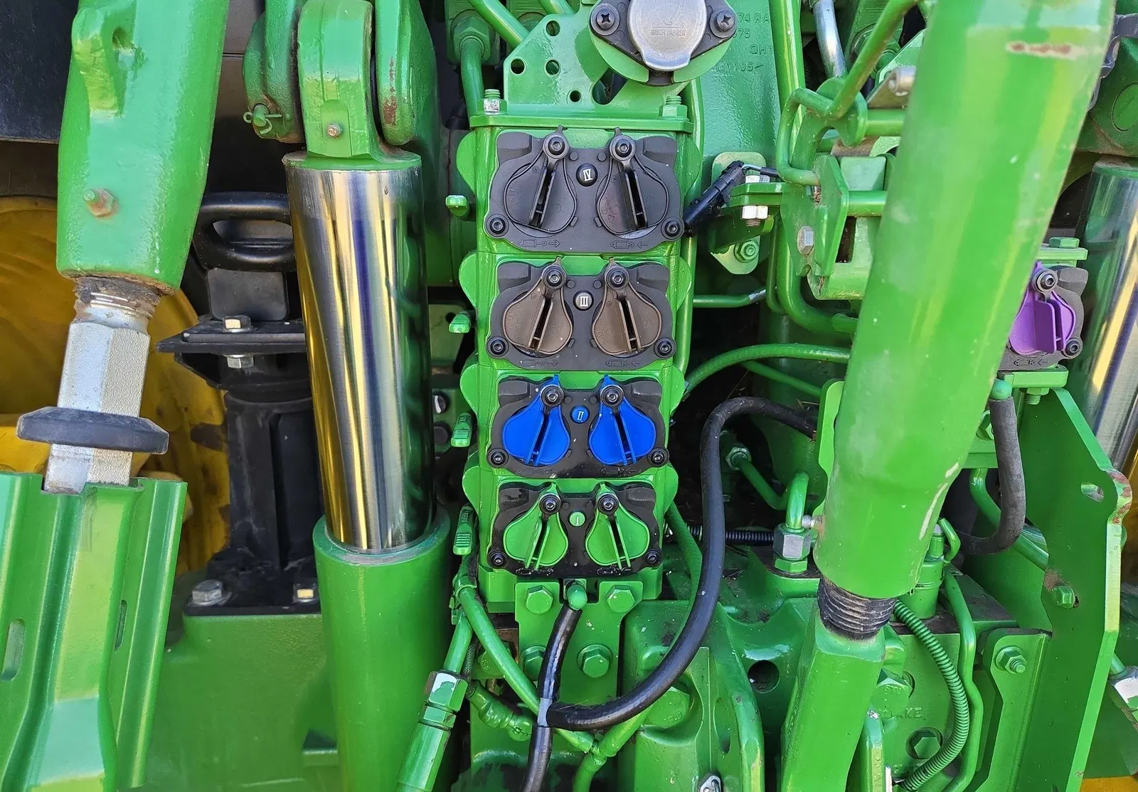 2021 John Deere 6175R