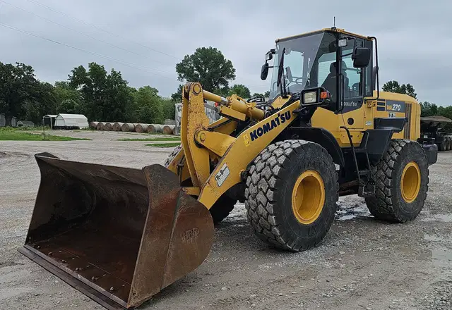 2016 Komatsu WA270-7