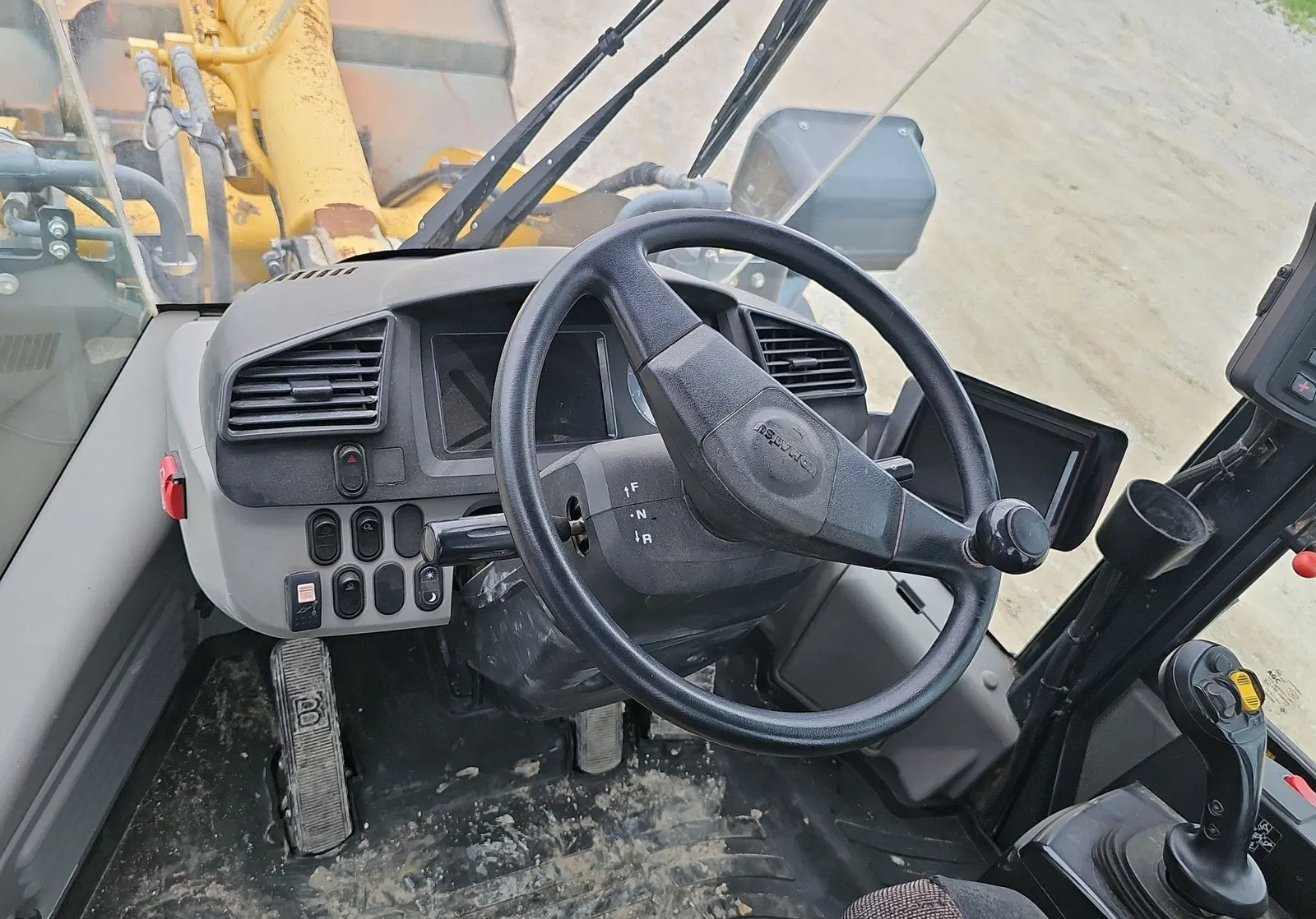 2016 Komatsu WA270-7