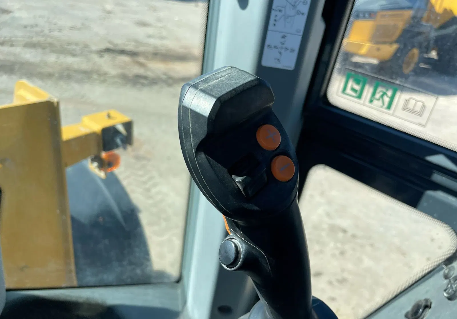 2022 John Deere 544