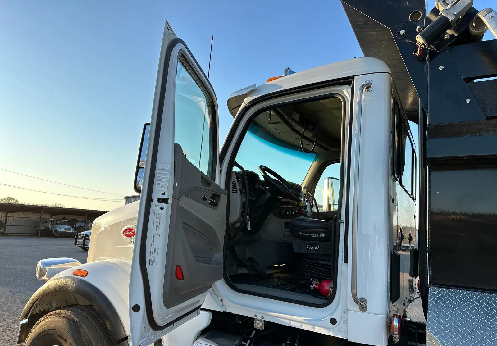 2022 Peterbilt 567