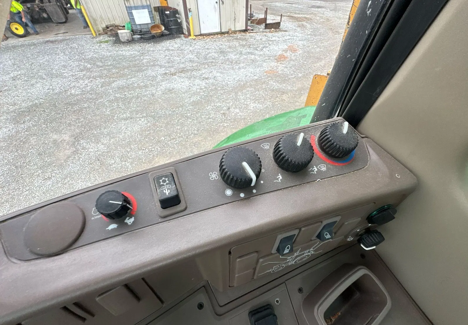 John Deere 6145M