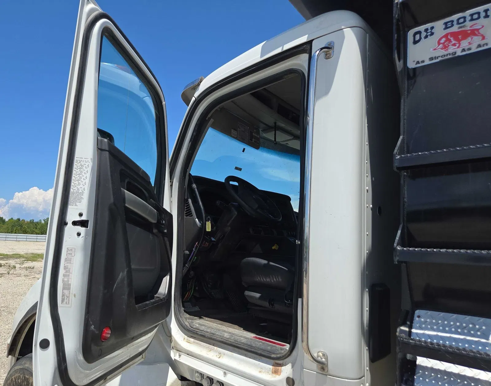 2025 Kenworth T880