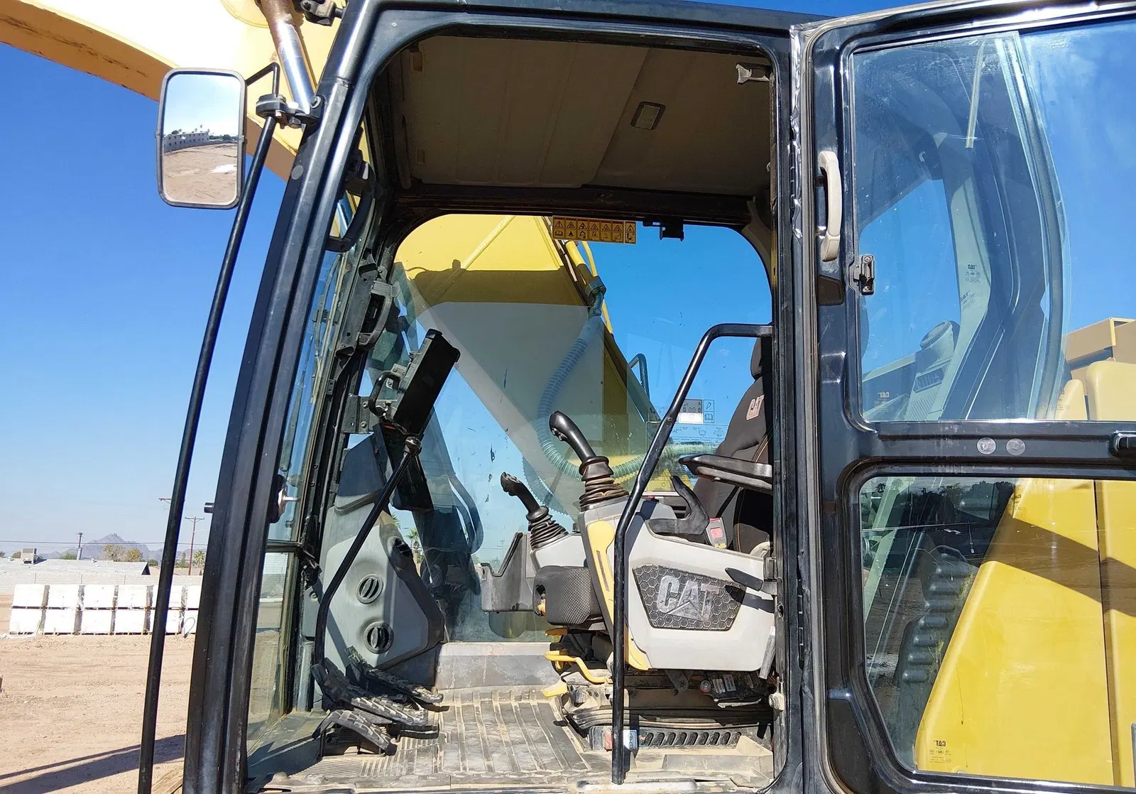 2021 Caterpillar 320