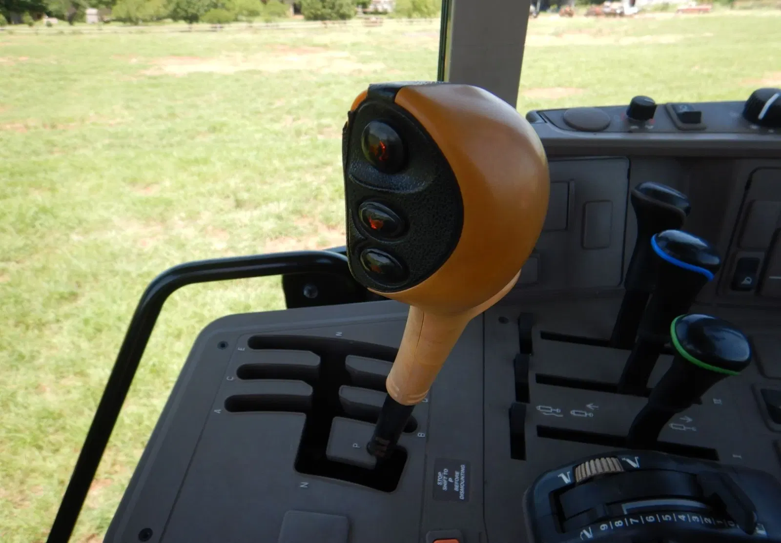 2019 John Deere 6145M