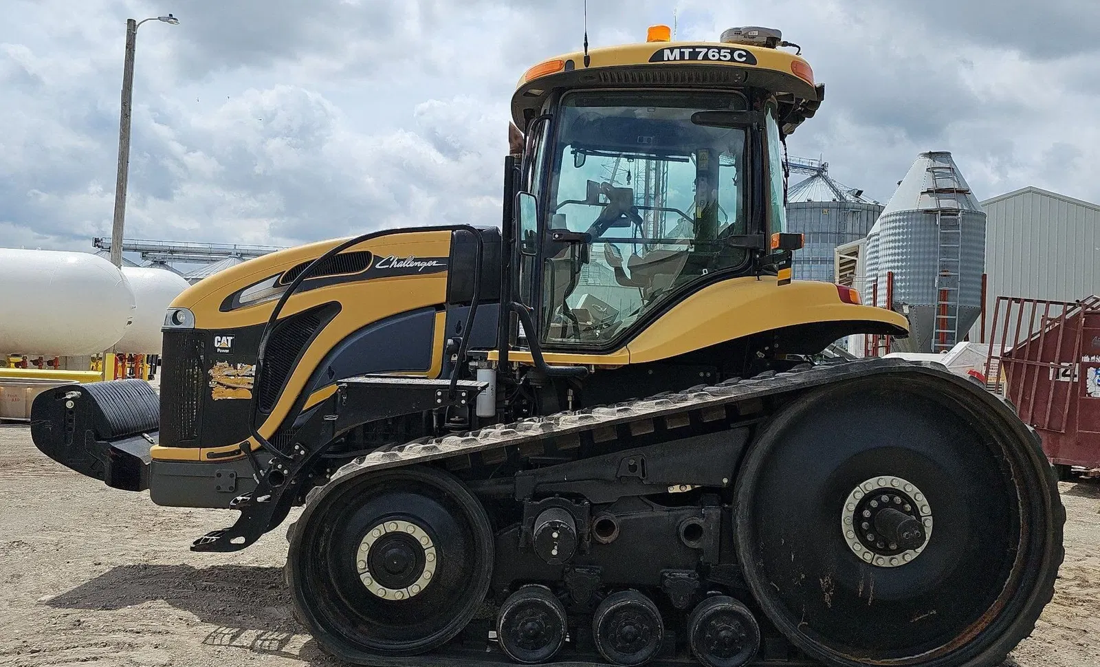Challenger MT765C