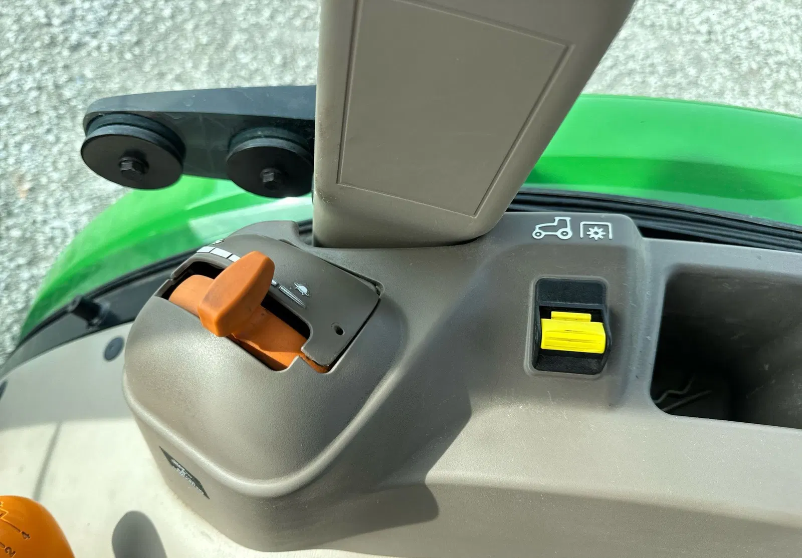 2022 John Deere 5075E