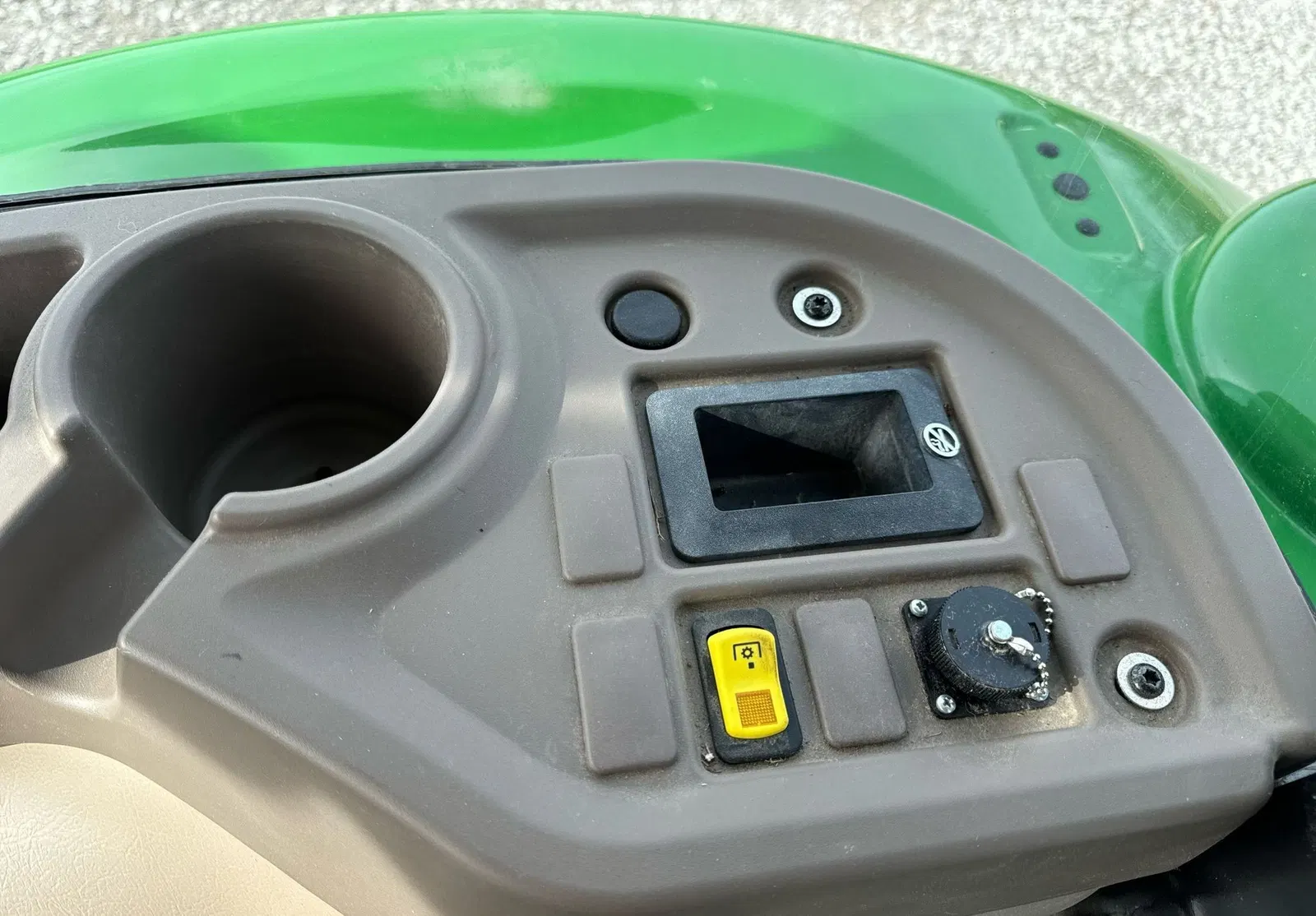 2022 John Deere 5075E