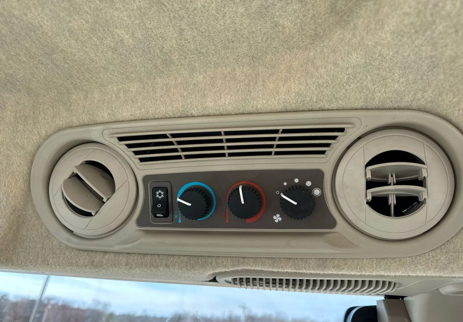 2022 John Deere 5075E