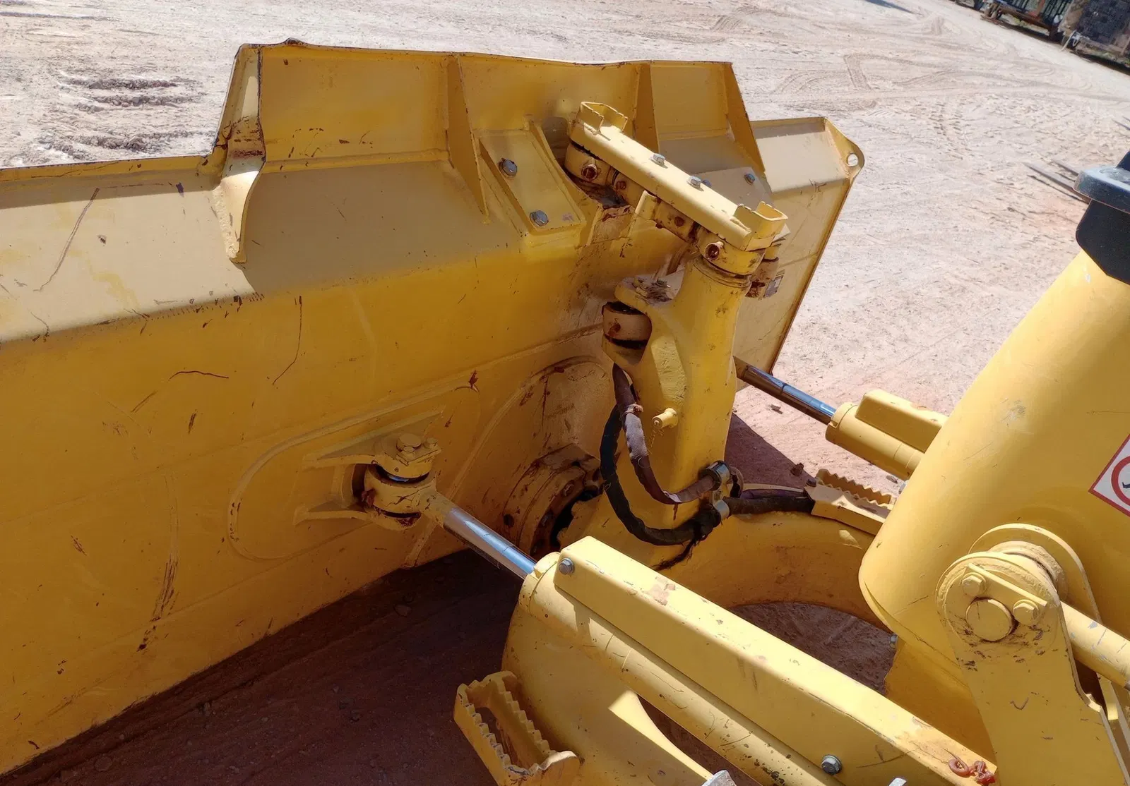 2023 Komatsu D39EX-24
