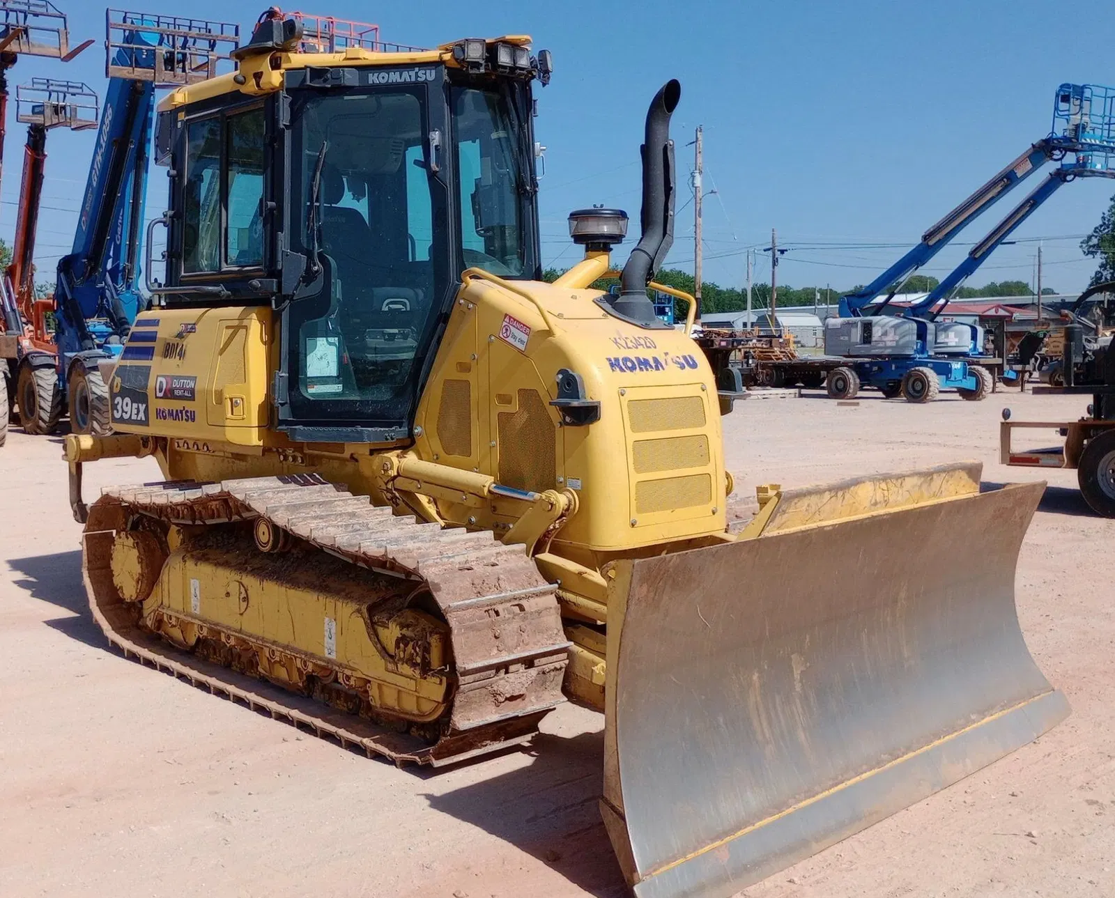 2023 Komatsu D39EX-24