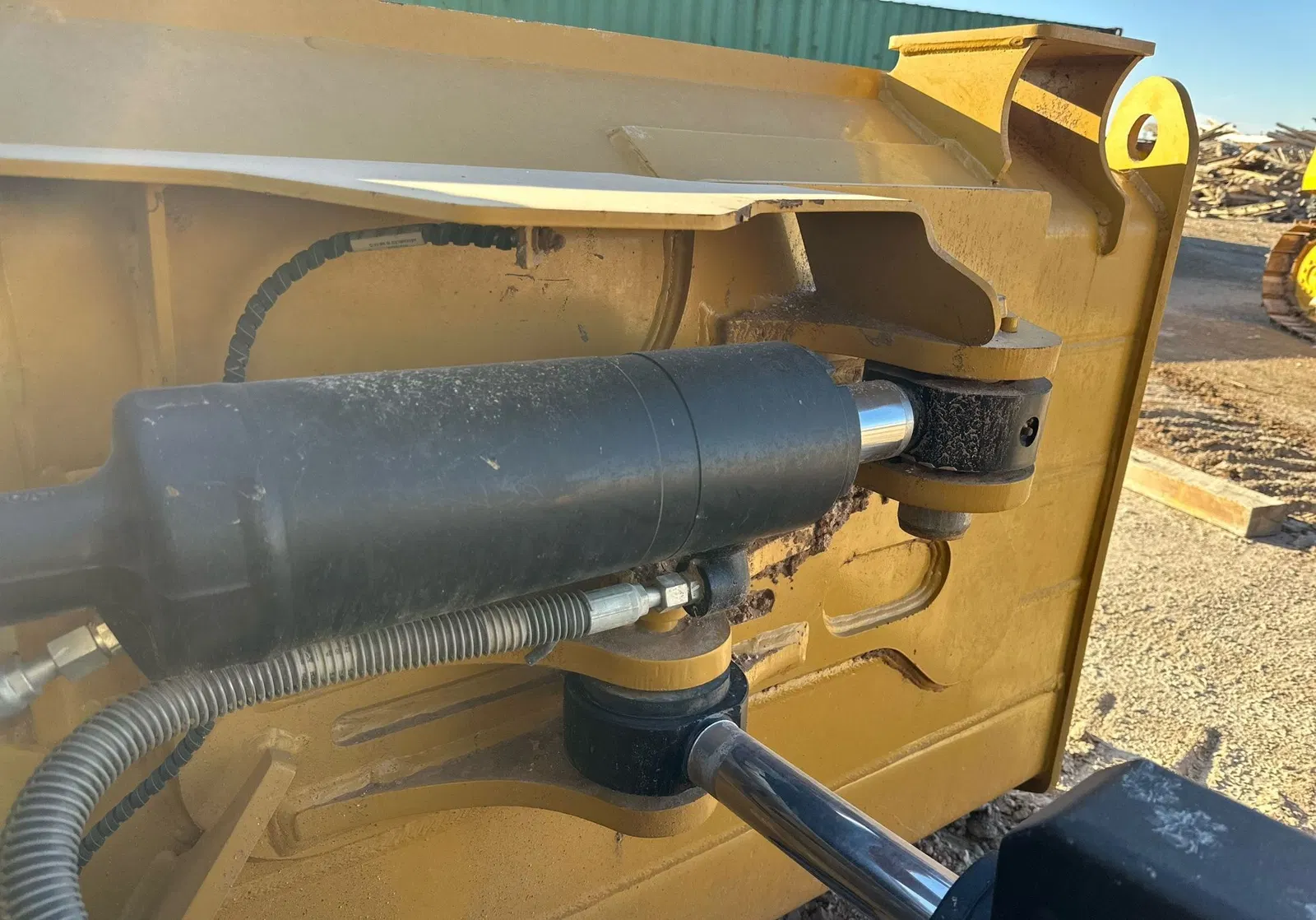 2022 Caterpillar D5
