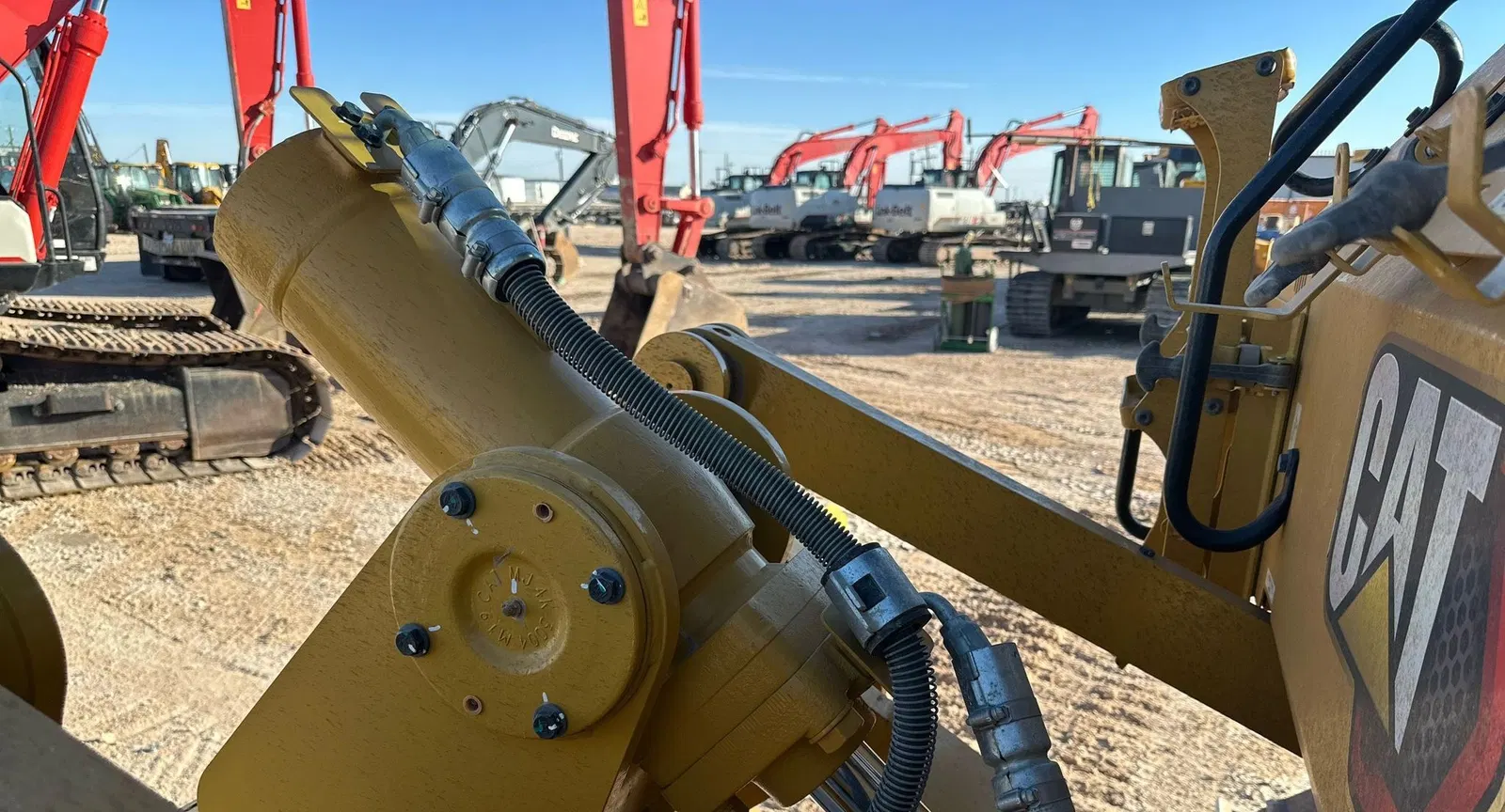 2022 Caterpillar D5