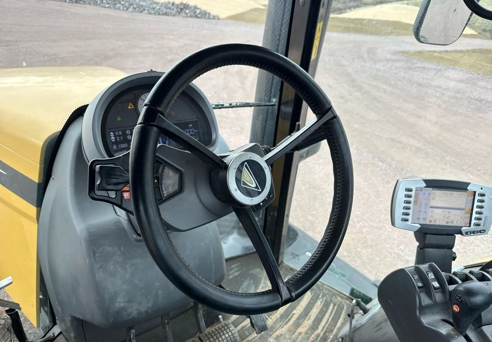2016 Challenger MT675E