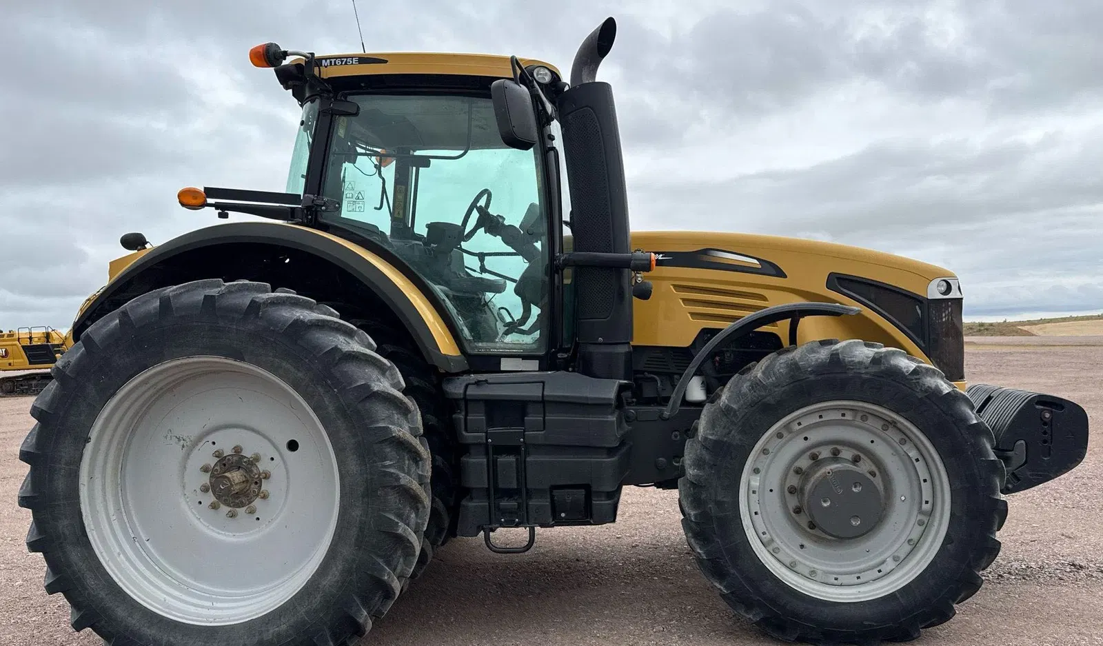 2016 Challenger MT675E