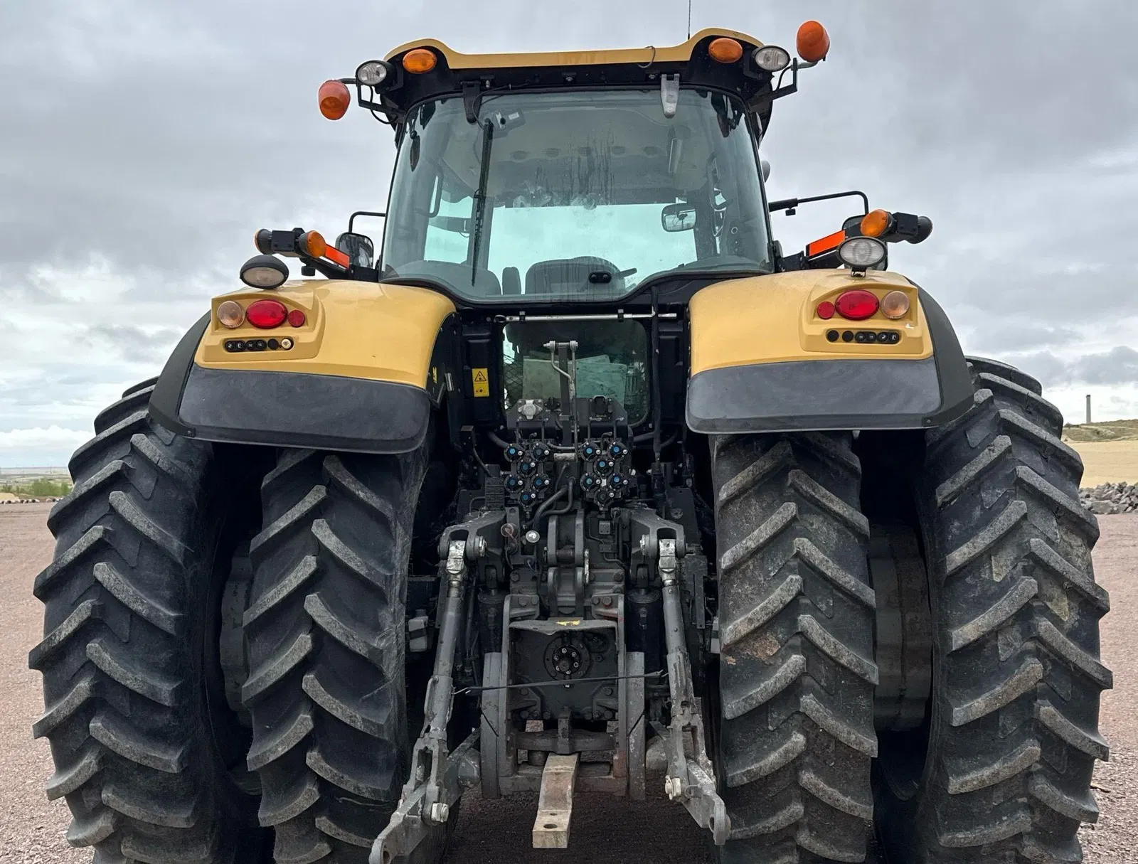 2016 Challenger MT675E