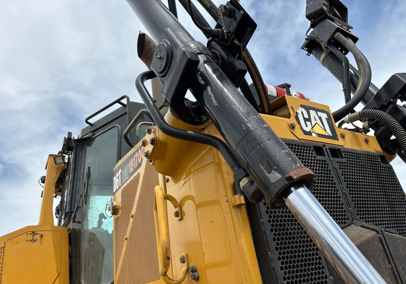 2017 Caterpillar D6T