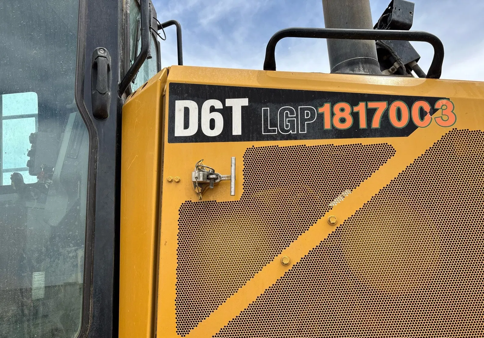 2017 Caterpillar D6T