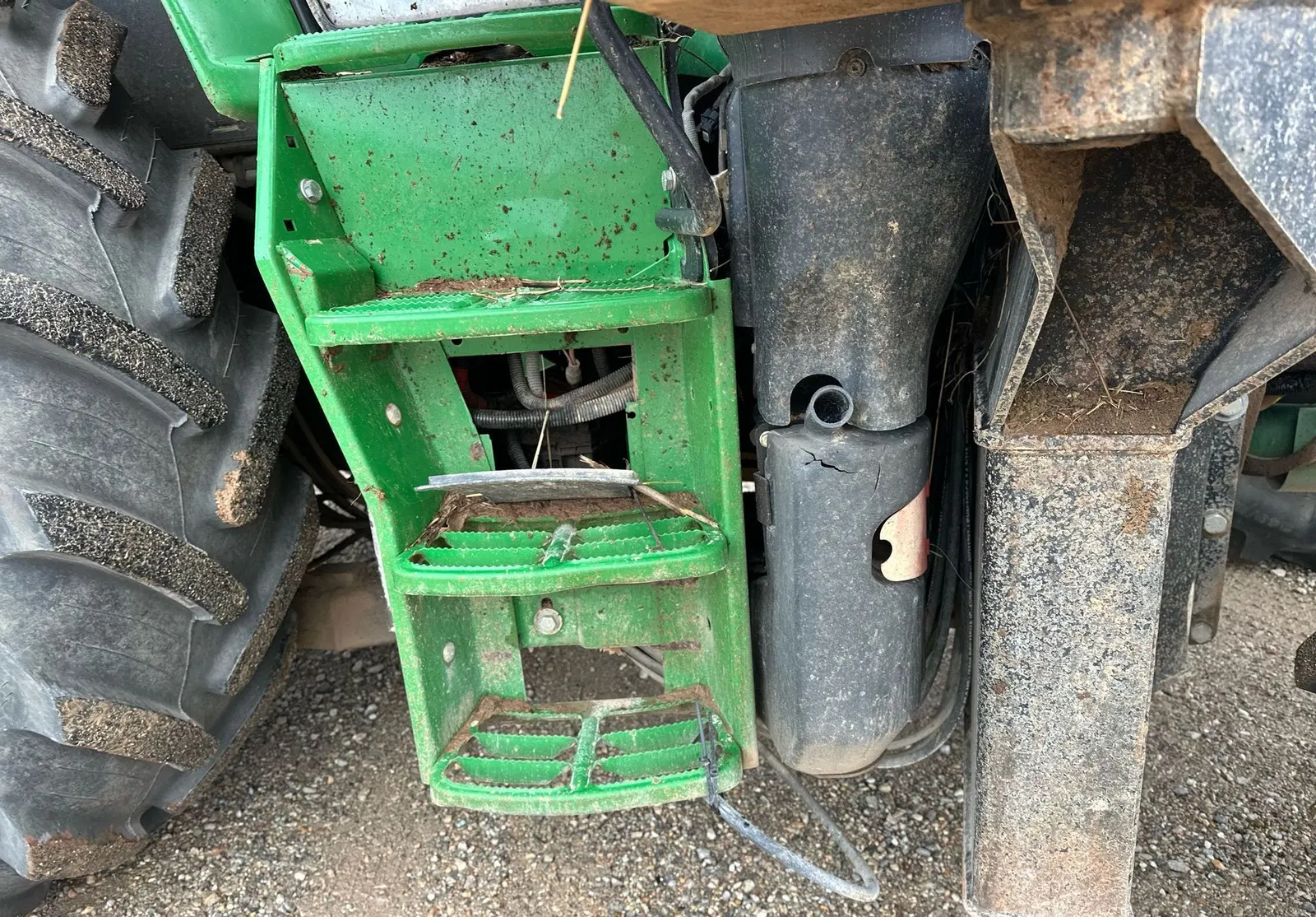 2017 John Deere 6110M