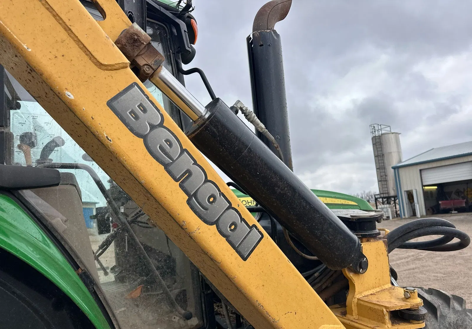 2017 John Deere 6110M