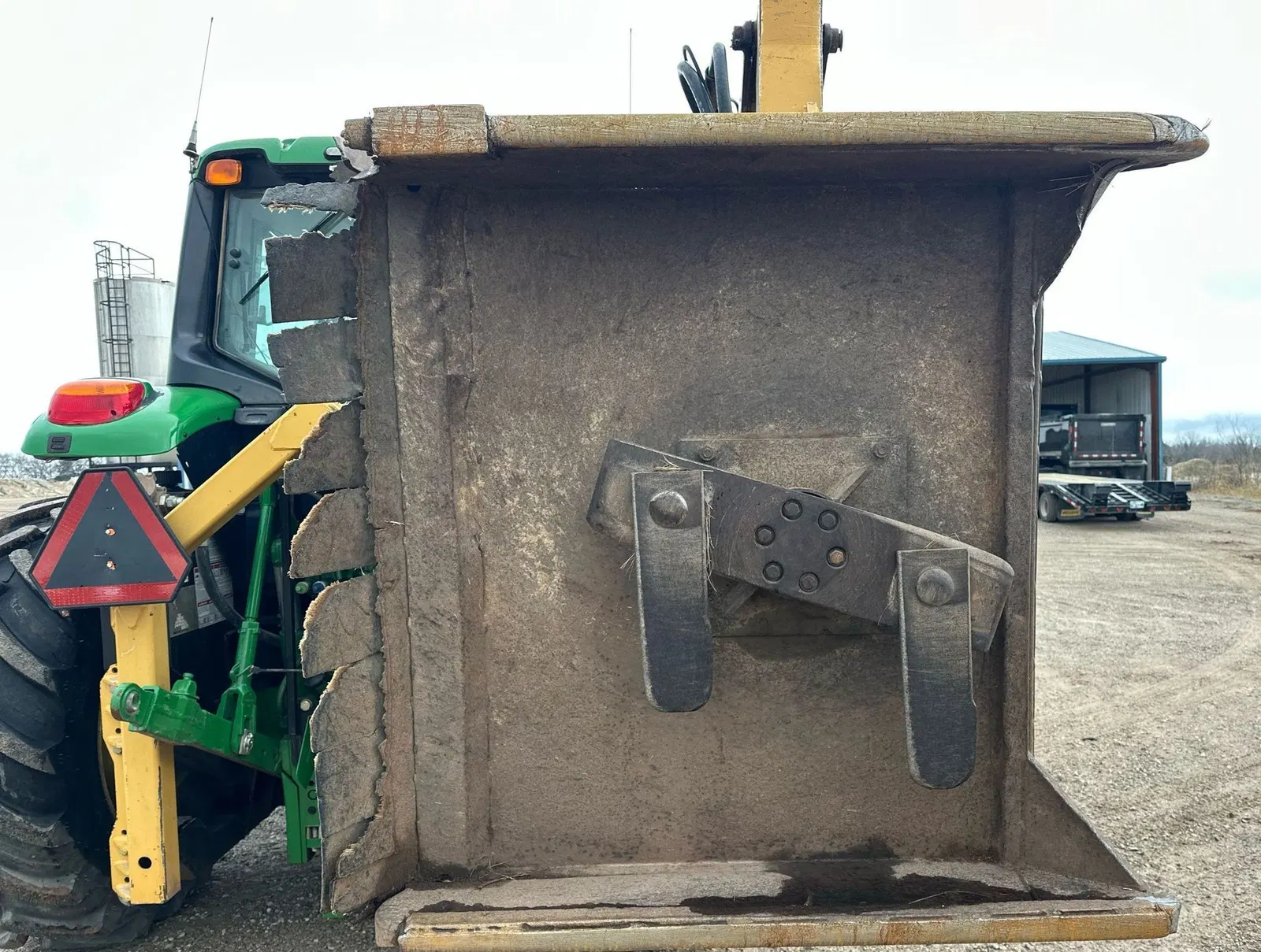 2017 John Deere 6110M