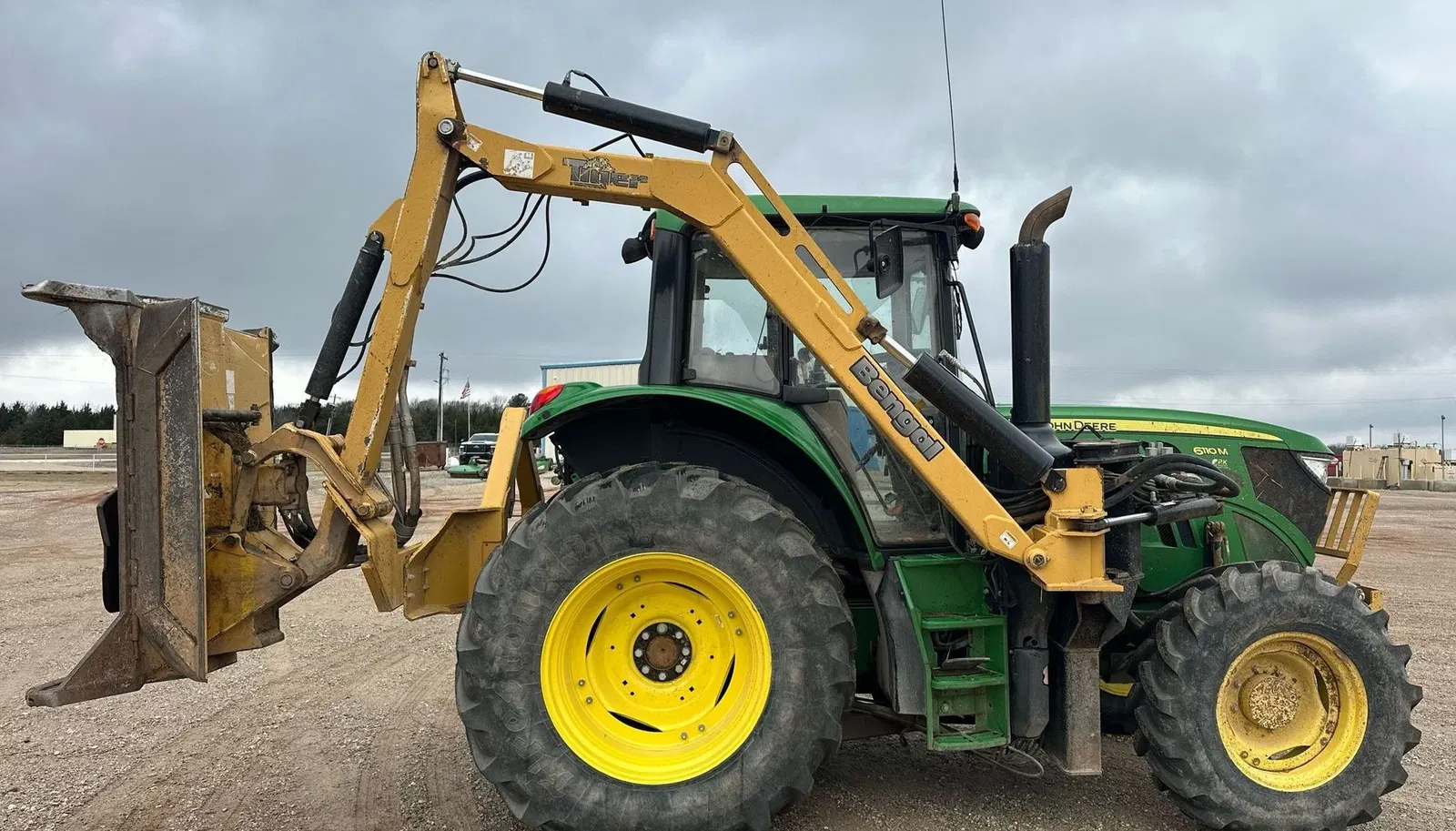2017 John Deere 6110M