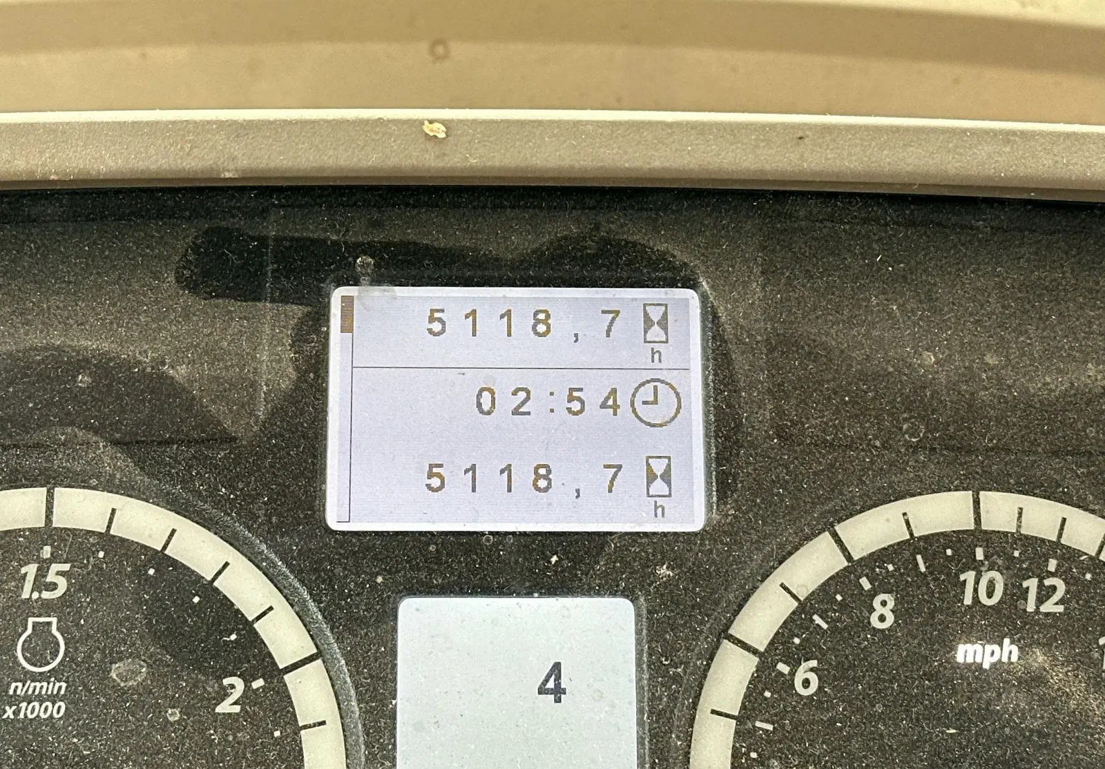 2017 John Deere 6110M