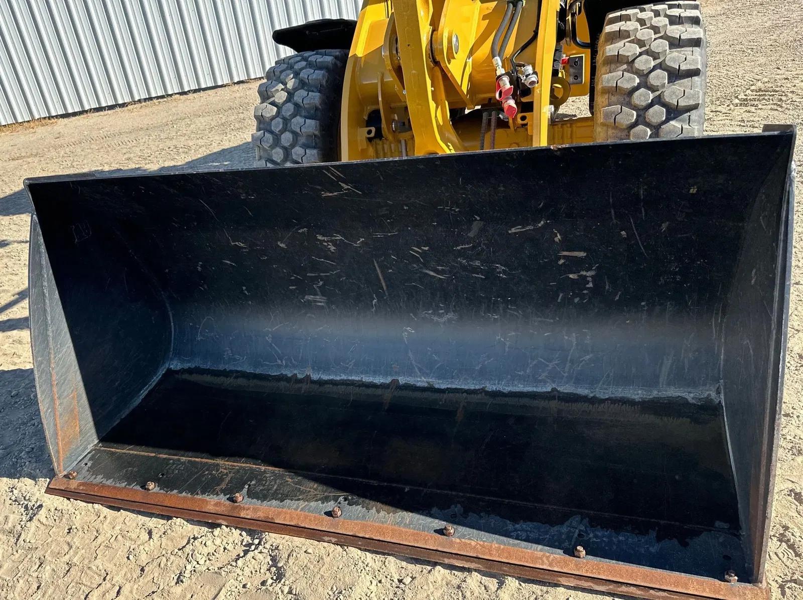 2023 Caterpillar 908