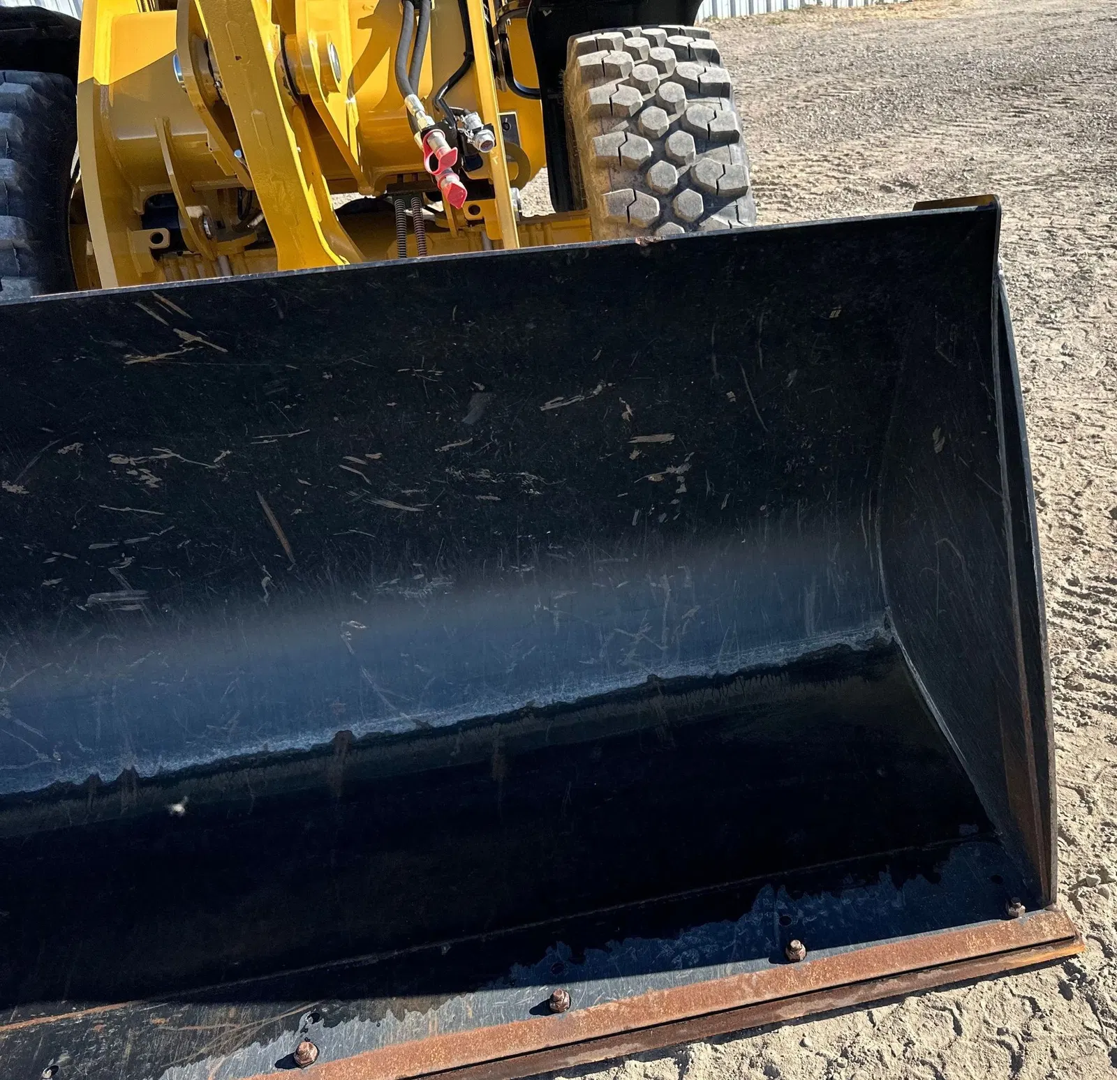 2023 Caterpillar 908