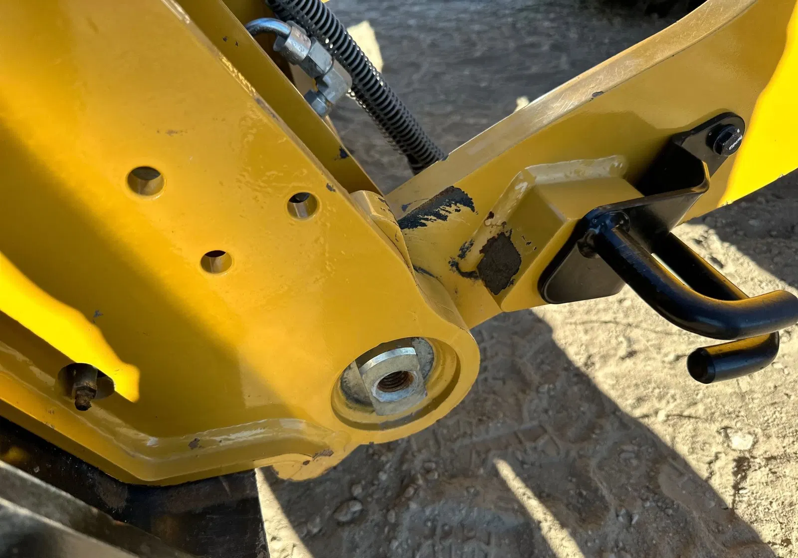 2023 Caterpillar 908
