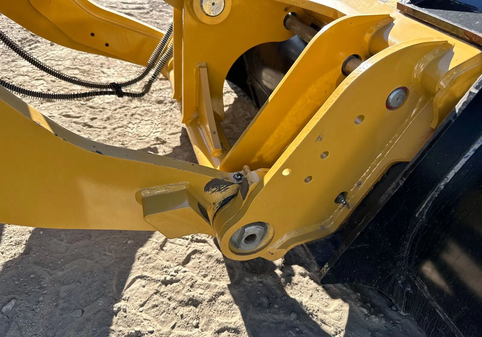 2023 Caterpillar 908