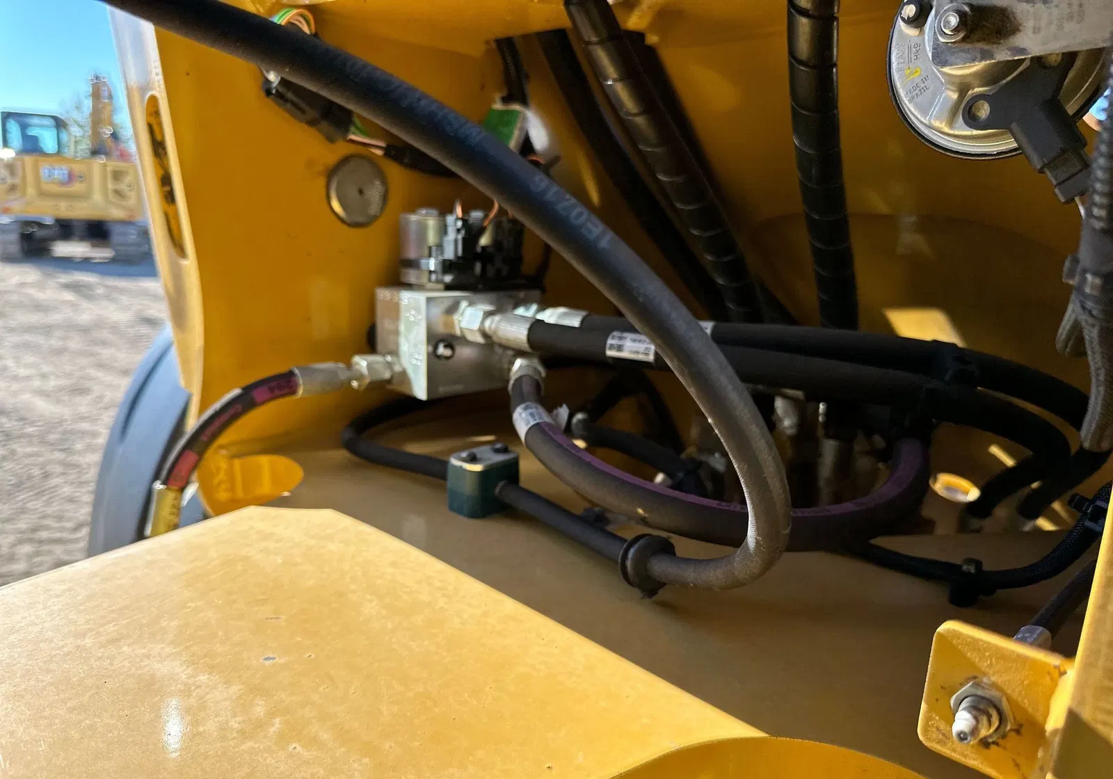2023 Caterpillar 908