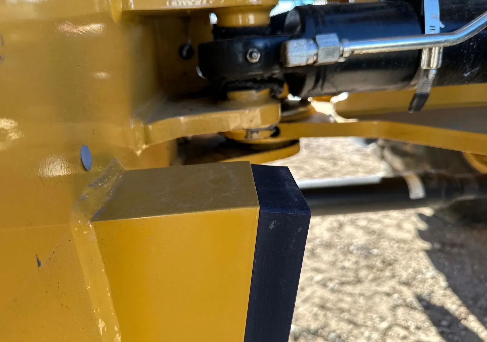 2023 Caterpillar 908