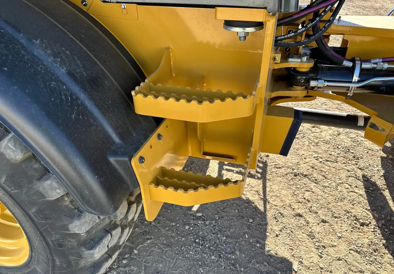 2023 Caterpillar 908
