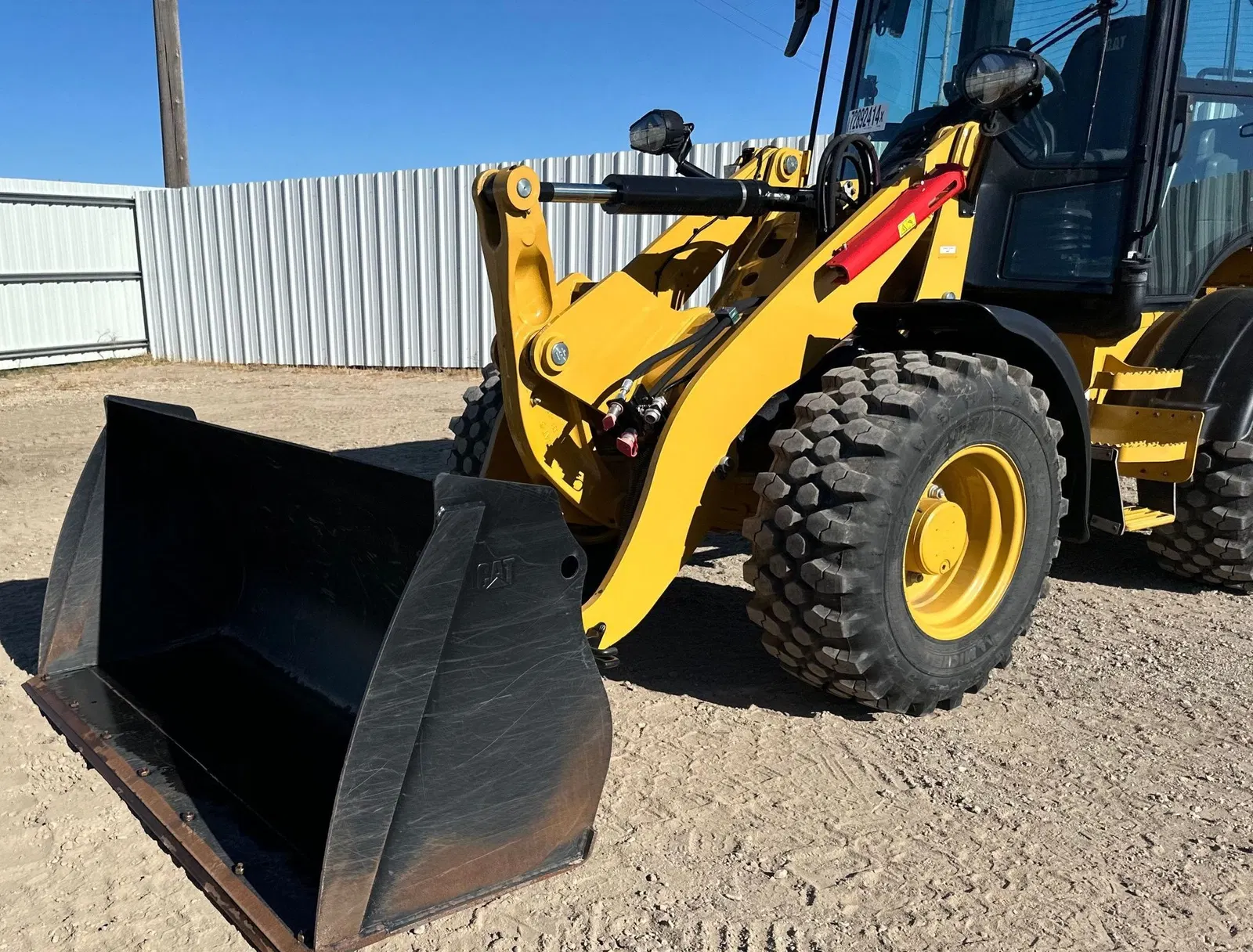 2023 Caterpillar 908