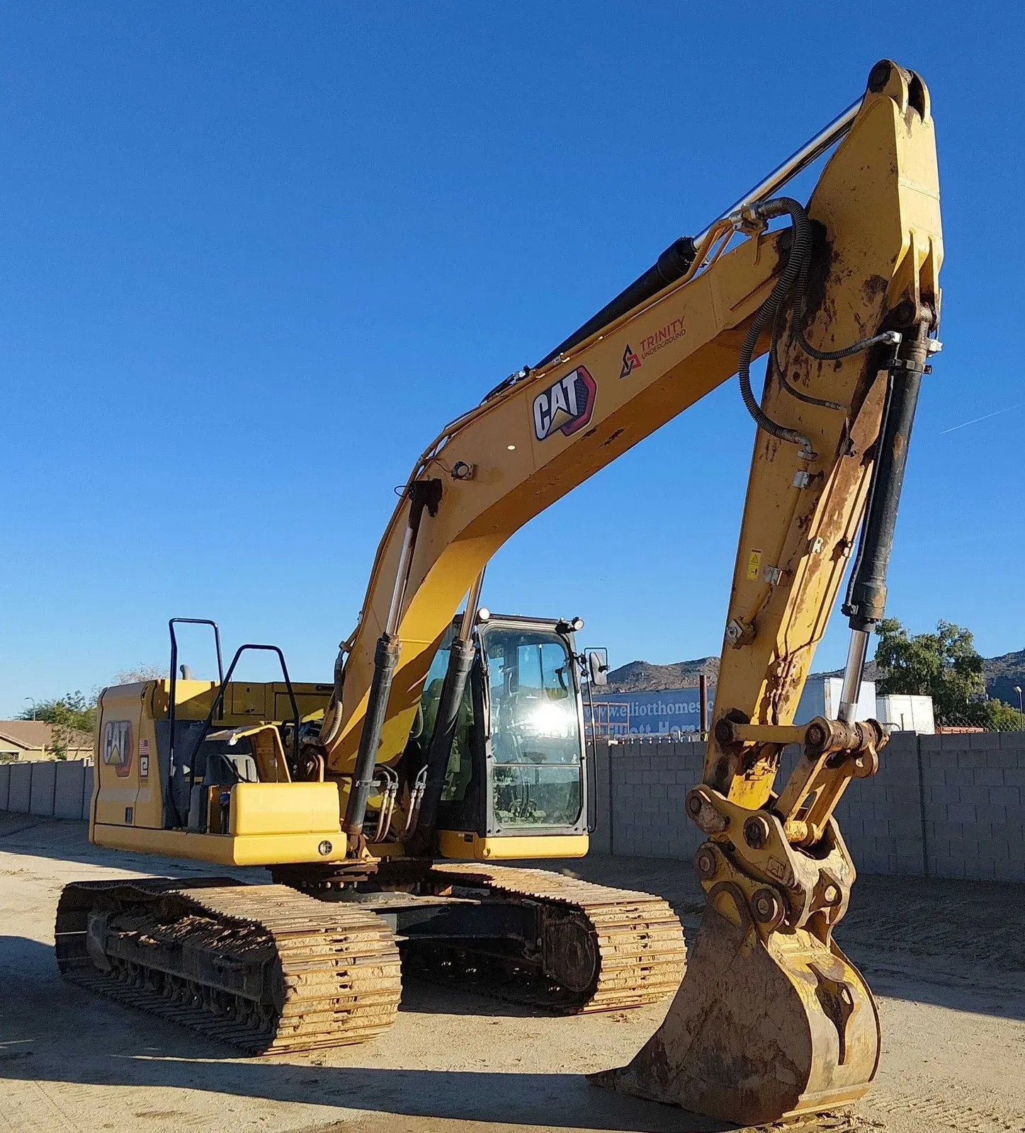 2022 Caterpillar 320
