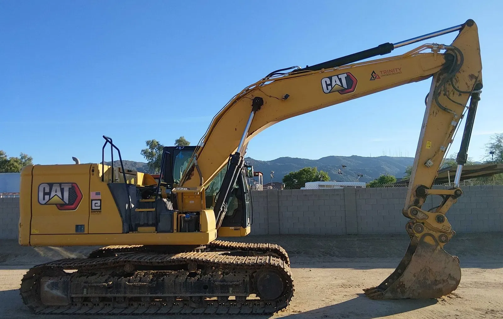 2022 Caterpillar 320