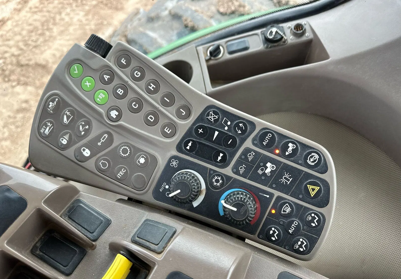 2010 John Deere 8320R